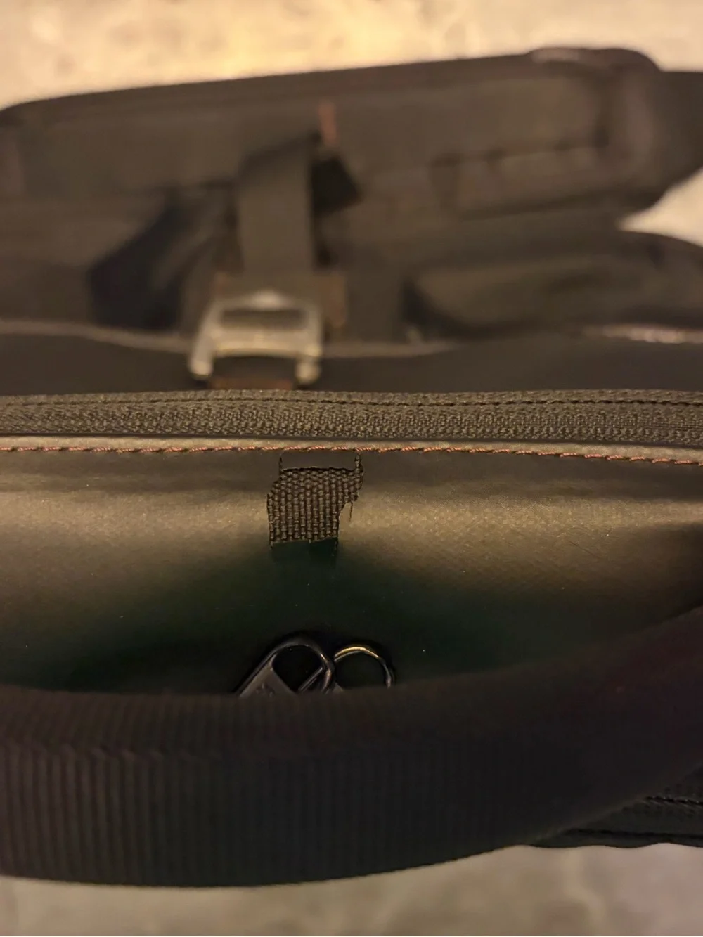 TIMBUK2 Core Briefcase Laptop Messenger Bag Black Used